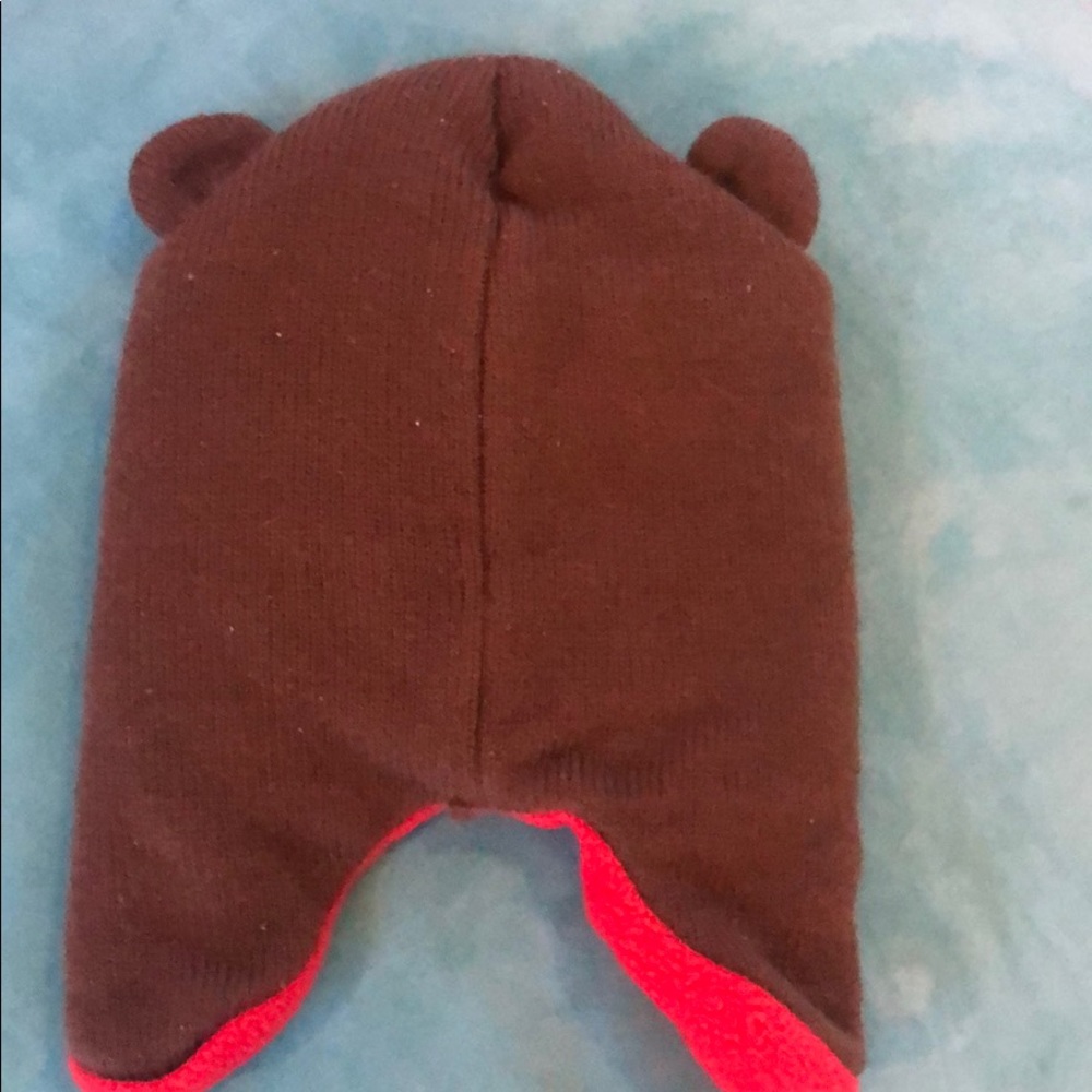 Carter’s bear 🐻 hat - Picture 2 of 3
